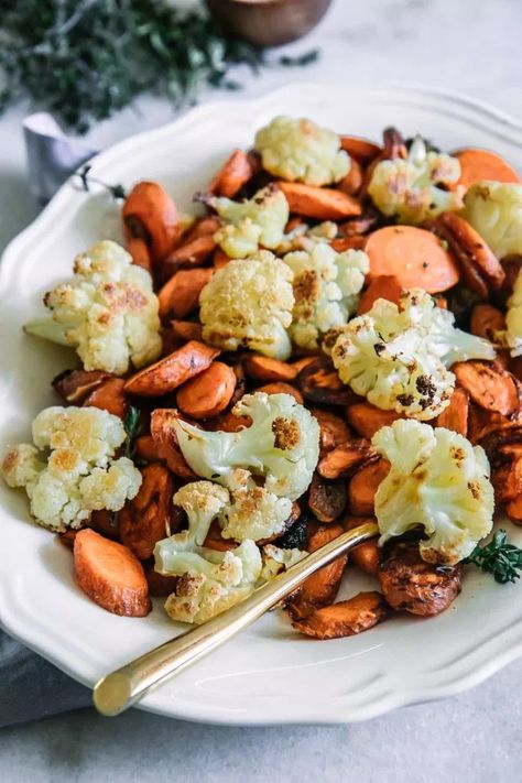 Roasted Carrots and Cauliflower a super easy sheet pan roasted vegetable recipe with only 5 ingredients and ready in 40 minutes. Perfect as a side dish or a topping for salads and bowls! Cauliflower And Carrots Side Dishes, Carrot And Cauliflower Recipes, Roasted Carrots And Cauliflower, Cauliflower And Carrot Recipes, Cauliflower Carrot Recipes, Best Veggies To Roast, Roasted Carrotts, Roasted Cauliflower And Carrots, Cook Carrots