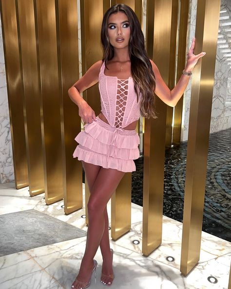 🎀💗 Obsessed… Isabel Two Piece 💗🎀 www.sorelleuk.com Pink Corset Outfit, Skirt Two Piece Outfit, Birthday Dinner Outfit, Corset Top Outfit, Corset And Skirt, Rave Fits, Corset Outfit, Pink Corset, Mini Model