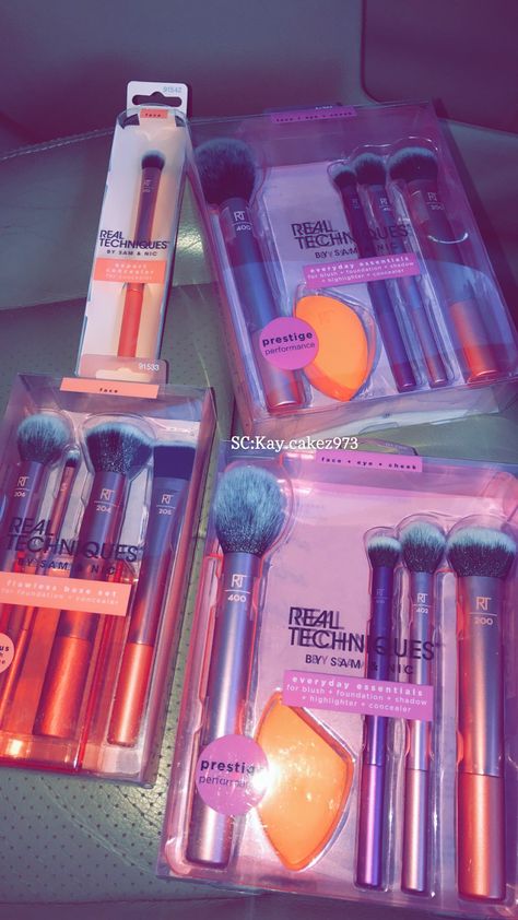 Makeup Brushes Amazon, Makeup Brushes Real Techniques, Makeup Therapy, Real Techniques Brushes, Eye Makeup Brushes, Real Techniques, Makeup Items, Fake Story, Makeup Collection