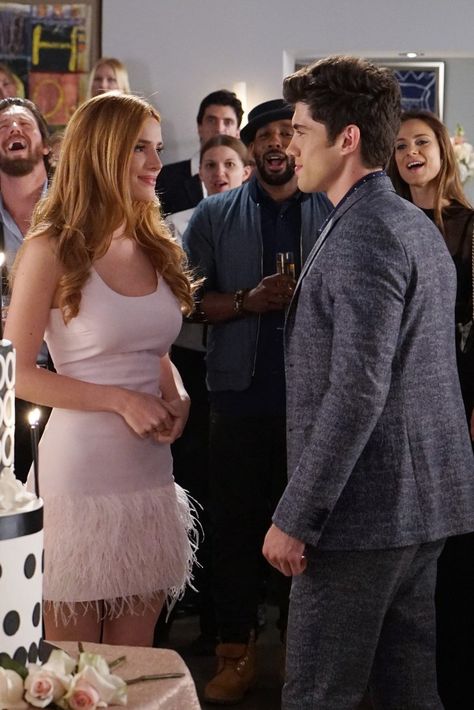 Tv Characters Outfits, Bella Throne, Famous In Love, Bridal Bachelorette Party, Celebrity Workout, Bella Thorne, Gal Gadot, Film Aesthetic, Character Outfits