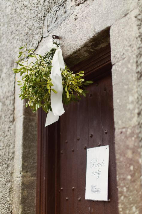 Mistletoe Wedding Arch, Mistletoe At Wedding, Mistletoe Wedding Decoration, Mistletoe Doorway, Wedding Mistletoe, Mistletoe Wedding, Blush Winter Wedding, Mistletoe Hanging, Stairs Christmas