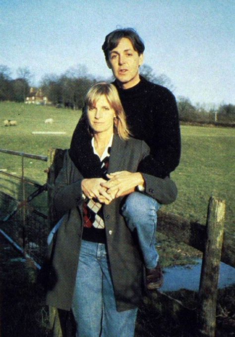 Paul And Linda, Linda Eastman, Paul Mccartney Beatles, The Quarrymen, Beatles Girl, Bible Guide, Paul Mccartney And Wings, Paul And Linda Mccartney, Sir Paul