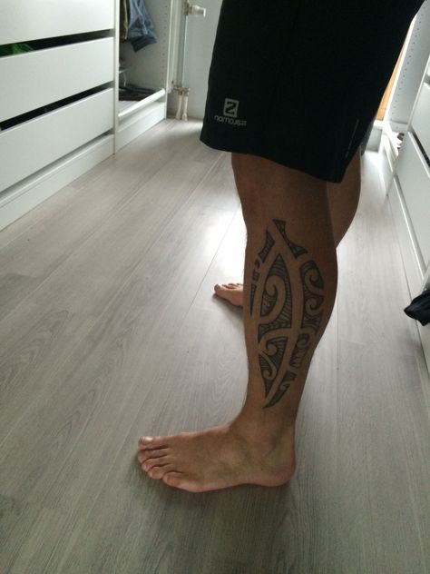 Maori Moko, Tattoo Man, Minimalist Tattoo Ideas, Polynesian Culture, Calf Tattoo, Leg Tattoo, Maori Tattoo, Mens Fashion Streetwear, Minimalist Tattoo