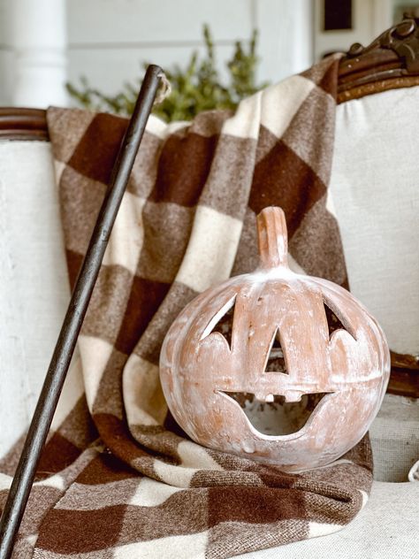 DIY Terracotta Pumpkin Tutorial - Liz Marie Blog Diy Terracotta Pumpkin, Fall Apple Cider, Pumpkin Tutorial, Fall Dining Room, Liz Marie, Liz Marie Blog, Faux Pumpkins, Fall Farmhouse, Halloween Decorating