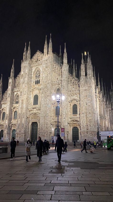 Italy Aesthetic Architecture, Around The World Aesthetic, Milan Attractions, Milan Italy Aesthetic, Milan Vacation, Milano Aesthetic, Milan Aesthetic, Milano Duomo, Milan Duomo