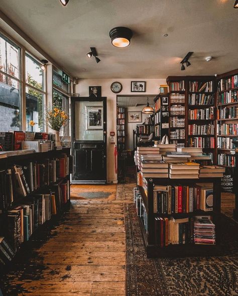 Dusty Books And Prints on Instagram: “John Sandoe Books📚📚📚 Independent bookshop since 1957, crammed with thousands of fiction, non-fiction and classic titles. #london #uk…” Bookstore Inspiration, Bookshop Ideas, Dusty Attic, Bookstore Cafe, Dream Library, Library Room, Library Aesthetic, Witch Girl, Living In London