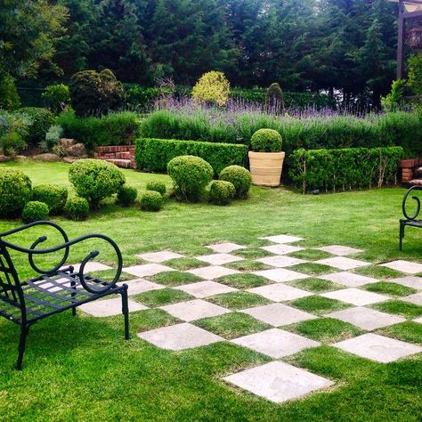 Garden Chess, Lovely Houses, Pathway Landscaping, Outdoor Game, Garden Decor Projects, Gardens Design, Lawn And Landscape, Fence Landscaping, Garden Design Ideas