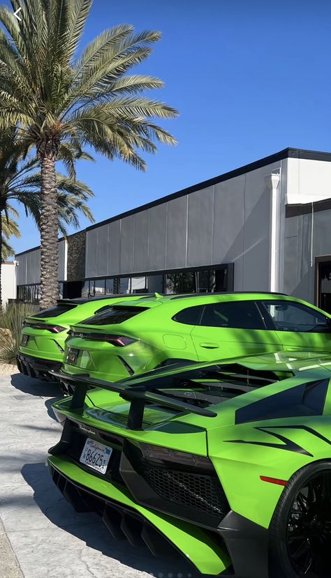 Best Wallpapers Ever, God Manifestation, Classy Mini Dresses, Green Lamborghini, Range Rover Sv, Phone Apps Iphone, Dragon Ball Z Iphone Wallpaper, Hot Wheels Garage, Billionaire Lifestyle Luxury Living