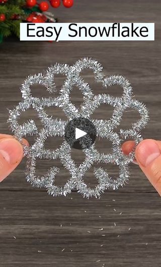 Easy Snowflake, How To Make Snowflakes, Simple Snowflake, Snowflake Craft, Christmas Craft Fair, Christmas Crafts For Kids To Make, Pipe Cleaner Crafts, Handmade Christmas Crafts, Christmas Tree Decorations Diy