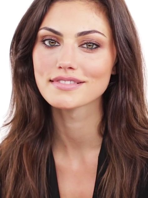 Pheobe Tonkin Makeup, Phoebe Tonkin Makeup, Thor Jane, Bronzed Makeup, Stephanie Plum, Celebrity Beauty Secrets, Going Out Makeup, Brunette Makeup, Phoebe Tonkin