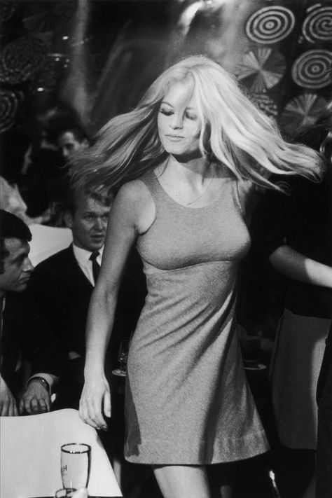 Brigitte Bardot Style, Bridgette Bardot, Bridget Bardot, Anita Ekberg, Disney Free, Ursula Andress, Black And White Photograph, Olivia Munn, Studio 54