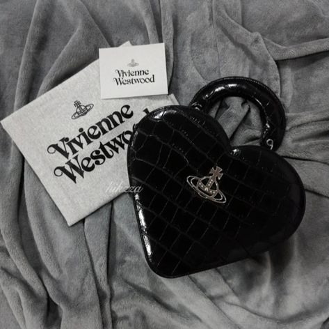 Vivienne Westwood Bags, Vivienne Westwood Jewellery, Fancy Bags, Heart Bag, Bags Aesthetic, Pretty Bags, Cute Bags, Mode Vintage, Lady Dior Bag