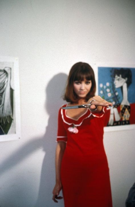 Still of Anna Karina in Pierrot le Fou New Wave Cinema, Tomboy Stil, Jenny Lee, Cinema Video, Chic French Style, French New Wave, Anna Karina, Jean Luc Godard, French Cinema