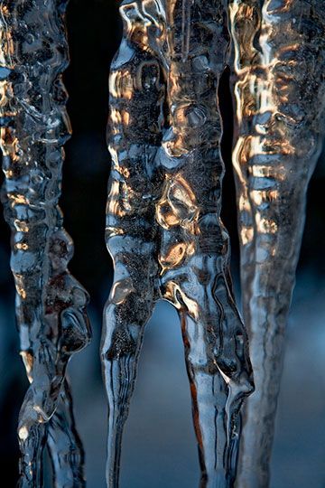 Icicle Photography, Reflection Art, Ice Art, Reflected Light, Light Pattern, Ice Crystals, Box Patterns, Gcse Art, Macro Photos