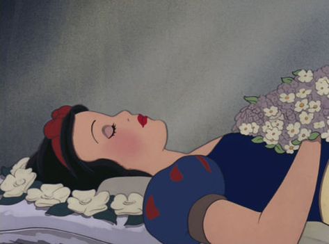 Snow White Gif, Snow White Sleeping, Snow White 1937, White Gif, Aesthetic Disney, Snow White Disney, Sette Nani, Snow White And The Seven Dwarfs, Modern Disney