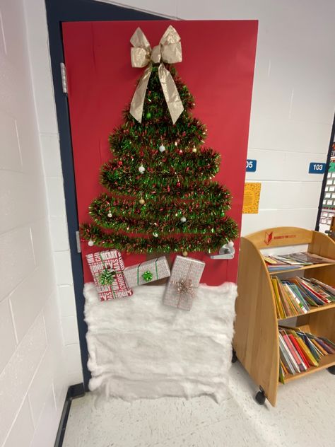 Christmas Tree On Door Classroom, Christmas Tree Door Decorations School, College Dorm Door Decorations Christmas, Door Decorations Christmas Classroom, Christmas Door Office, Christmas Tree Door Classroom, Christmas Locker Decorations, Christmas Tree On Door, Christmas Door School