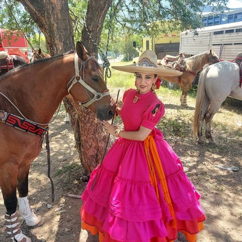 Escaramuza Dresses, Outfit Mexicano, Mexican Style Dresses, Vestido Charro, Mexican Style, Satin Dresses, Culture Art, Fashion Models, Victorian Dress