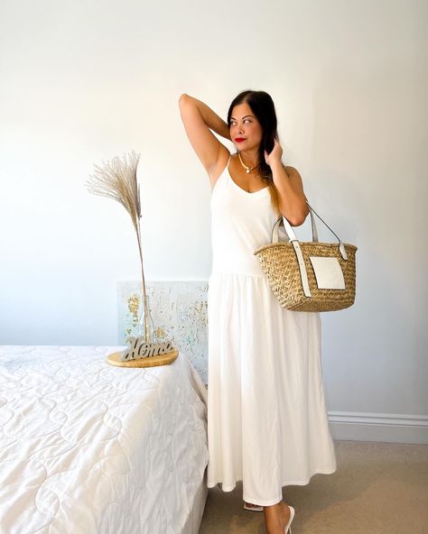 Spring outfit alert: In a sea of white, let your accessories do the talking. Pearls are absolutely a luxurious styling statement for a timeless look🦪 Wearing my gorgeous @monicavinader Heirloom Woven Chain Necklace with a Baroque Pearl Pendant 🤍 a match made in heaven! 🤍🤍 (previously gifted PR Products) ⠀⠀⠀⠀⠀⠀⠀⠀⠀ If you are looking for a Monica Vinader discount code use this link for 20% off (I’ll also add to story highlights under links) https://family.monicavinader.com/s/colourmeinstyle ⠀... Baroque Pearl Pendant, Woven Chain, A Match Made In Heaven, Match Made In Heaven, Monica Vinader, Made In Heaven, Story Highlights, Match Making, Uk Fashion