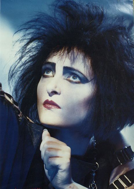 Siouxsie #makeup Siouxsie Sioux 80s, Make Carnaval, Goth Stuff, 80s Goth, New Wave Music, Siouxsie Sioux, Helter Skelter, Punk Rocker, Goth Makeup