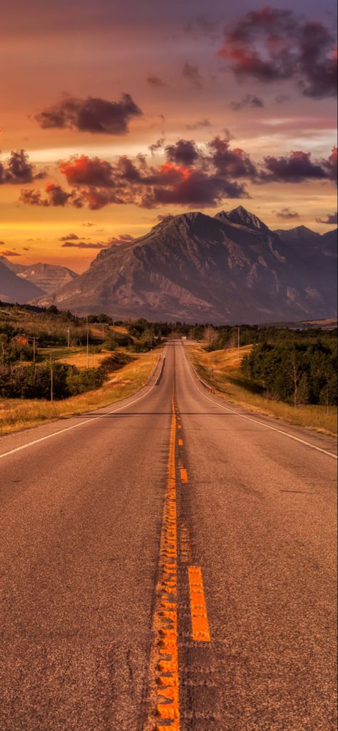 Beautiful Roads, Scenic Photography, Pretty Landscapes, Cool Wallpapers Art, Sunset Pictures, Alam Yang Indah, Pretty Wallpapers Backgrounds, Landscape Wallpaper, Nature Aesthetic