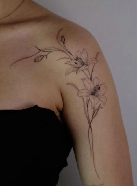 Shoulder Arm Flower Tattoo, Lilly Tattoo Arm, Flower Vine Tattoos For Women, Big Flower Tattoos, Shoulder Vine Tattoo, Side Hip Tattoos, Word Tattoo Ideas, Front Shoulder Tattoos, Lillies Tattoo