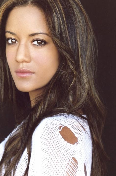 Meet Enzo Love Interest – Heather Hemmens as Maggie in Vampire Diaries Season 5 Jenny Mason, Latina Actresses, Heather Hemmens, Vampire Diaries Season 5, Older Actresses, Vampire Diaries Seasons, Love Interest, Brown Hair Brown Eyes, Costa Rican