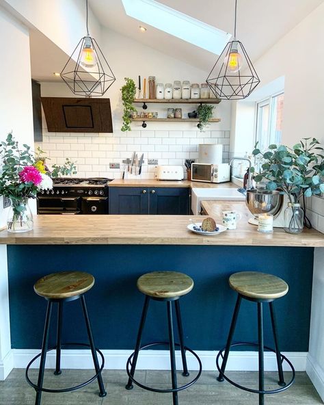 10 incredible kitchen extension ideas | Fifi McGee | Interior Blogger, UK Kitchen Ideas Breakfast Bar, Breakfast Bar Lighting Ideas, Small Kitchen With Breakfast Bar, Kitchen Breakfast Bar Ideas, Kitchen Living Area Open Plan, Hiasan Dalaman Dapur, Breakfast Bar Ideas, Kitchen Diner Decor, Dapur Moden