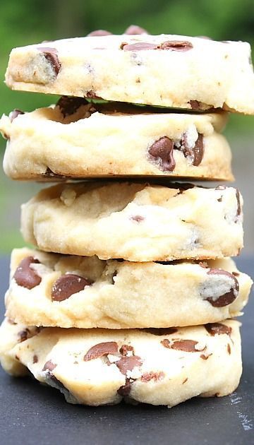 Twin Cookies, Chocolate Chip Shortbread, Chocolate Chip Shortbread Cookies, Christmas Shortbread, Macaron Flavors, Shortbread Recipes, Delicious Cookie Recipes, Baking Cookies, Cookie Crumbs