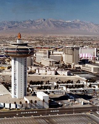 Photograph of the Landmark Hotel & Casino, Las Vegas, circ… | Flickr Las Vegas Luxury Hotels, Vegas Hotel Rooms, Atlantic City Casino, Vegas Vintage, Vegas Skyline, Las Vagas, Vintage Vegas, Old Vegas, Vintage Las Vegas