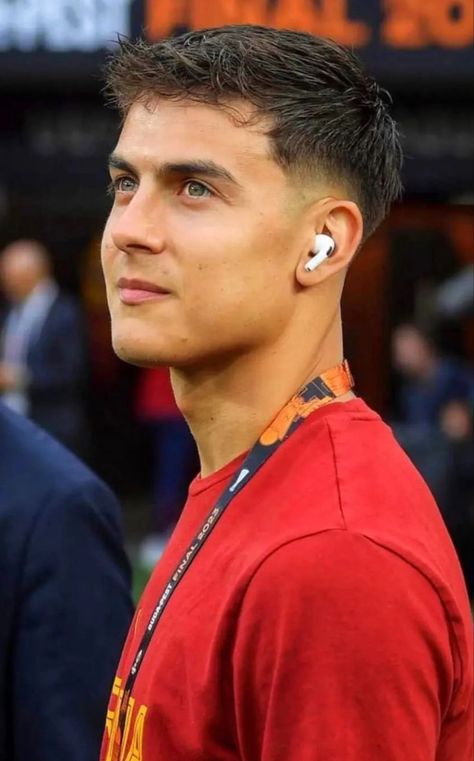 Mid Fade Straight Hair, Football Haircut, Dybala Hair, Long Buzz Cut, Tanning Salons, Crew Cut Haircut, Mid Fade Haircut, Hair Sleek, Haircut Selfie