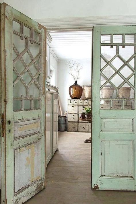 Antique Pantry, Farmhouse Pantry, Modern Doors, Diy Interior Design, Vintage Doors, Casa Vintage, French Doors Interior, Antique Doors, Pantry Door