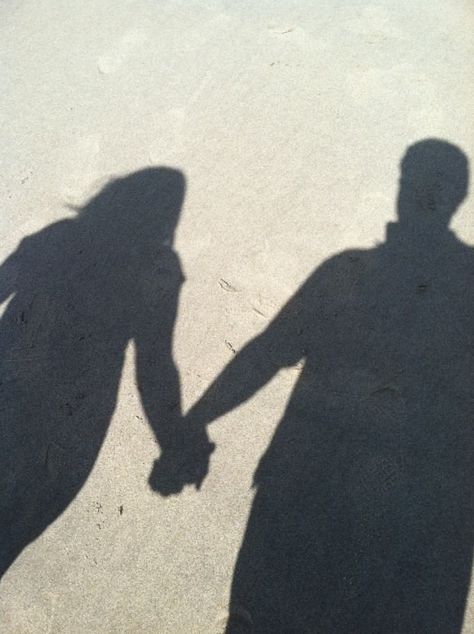 Shadow pictures on the beach :) Couple Dp Shadow, Couple Shadow Photography, Shadow Pictures Couple, Couple Shadow Pic, Shadow Couple, Pictures On The Beach, Love Shadow, Couple Shadow, Couple Beach Pictures