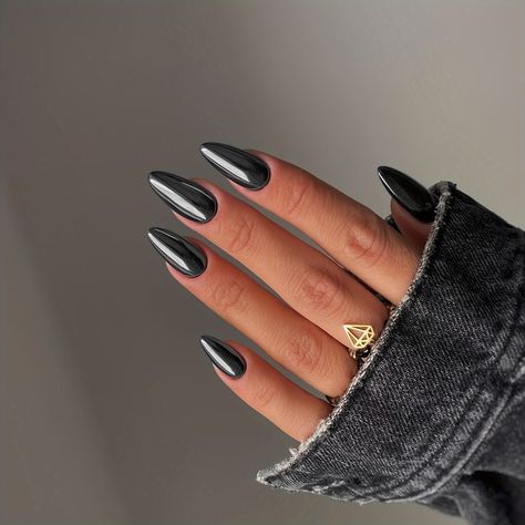 Nails For Morena, Black With Chrome Nails, Chrome Matte Nails, Acrylic Nails Ideas Black, Black Metallic Nails, Chrome Black Nails, Nails Ideas Black, Acrylic Nails Black, Acrylic Nails Ideas