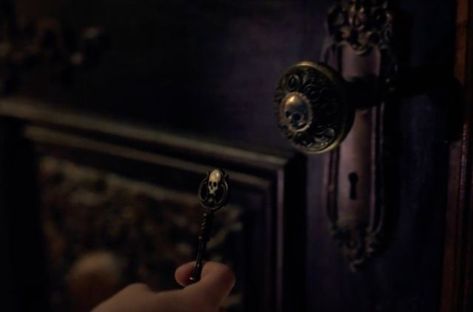 Keyhole Aesthetic, Locke And Key Aesthetic, Key Aesthetic, Locke And Key, Shifting Motivation, Gothic Academia, Set Decor, Lock And Key, Key