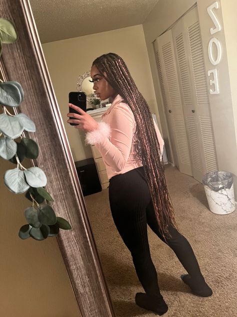 Braids Brown And Pink, Brown And Pink Knotless Braids, Brown And Pink Braids, Small Knotless Braids, Small Knotless, Small Braids, Pink Highlights, Brown And Pink, Knotless Braids