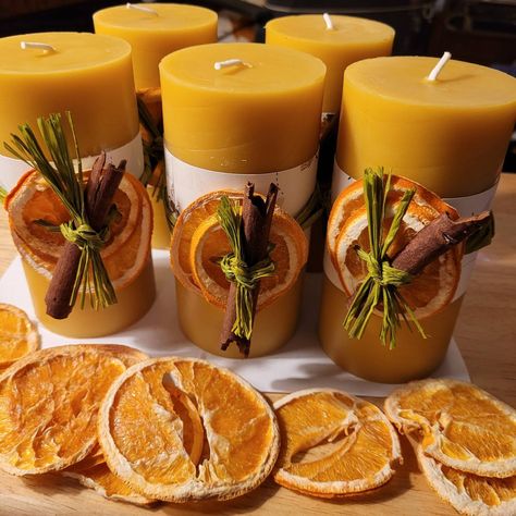 Beeswax Crafts, Christmas Beeswax Candles, Witchy Christmas, Bee Paper, Deco Orange, Painted Pinecones, Bee Wax Candles, Christmas Pine Cones, Spiritual Candles