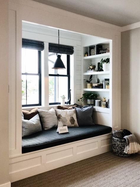 Window Seat Ideas, Små Rum Lidt Plads, Window Seat Design, Mudroom Bench, Window Seat, Home Room Design, Reading Nook, Design Case, Dream Home Design