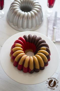 Neapolitan Bundt Neapolitan Cake, Bundt Recipes, Mini Bundt Cakes, Bundt Cakes Recipes, Pound Cake Recipes, Savoury Cake, Tea Cakes, Food Cakes, Bundt Cake