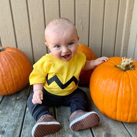 Charlie Brown Baby Costume, Peanuts Costume, Charlie Brown Baby, Infant Costumes, Charlie Brown Costume, Diy Baby Halloween Costumes, Kid Costumes, Baby Halloween Costume, Great Pumpkin