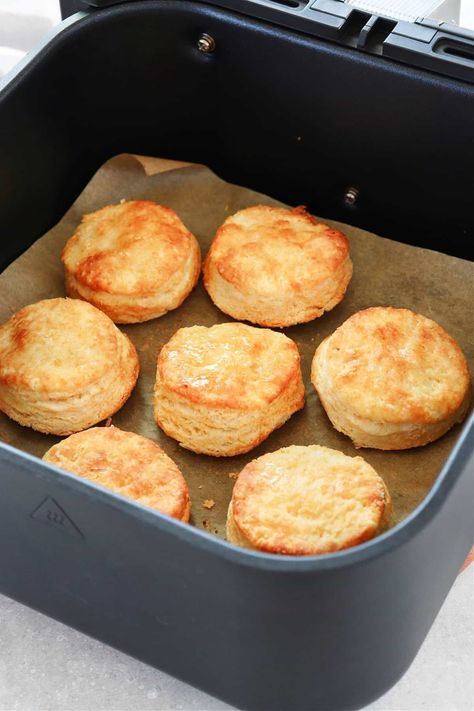 Air Fryer Cheese Biscuits, Baking Biscuits In Air Fryer, Homemade Biscuits In Air Fryer, Biscuits In Air Fryer Canned, Air Fryer Homemade Bread, Air Fryer Biscuits Homemade, Airfryer Biscuits, Homemade Buscuits, Biscuits In The Air Fryer