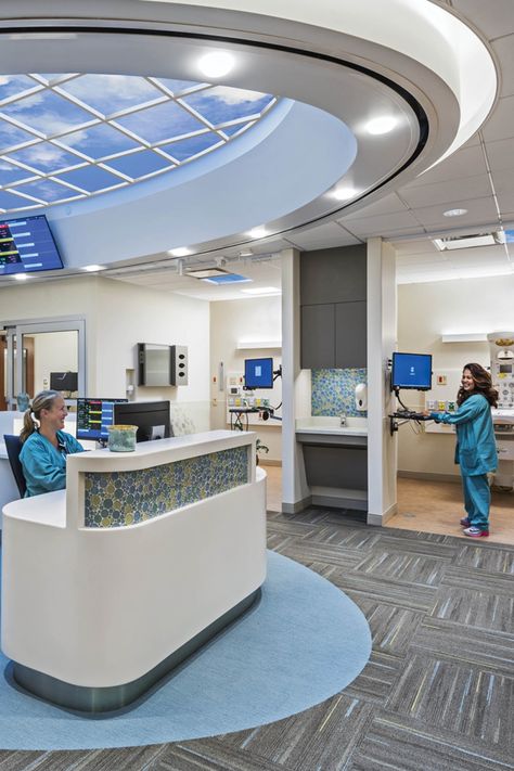 Healthcare staff wellness and patient satisfaction depend on restorative surroundings. The environment of care can either exacerbate or mitigate the impact of daily stress and long shifts. Learn how nurse stations outfitted with Luminous SkyCeilings at Delnor Hospital open up clinical environments and bolster emotional balance and mental acuity. Enhance staff wellness with research-verified virtual skylights designed to mitigate the pressures of the healthcare workplace. Hospital Nurse Station, Senior Living Facilities, Thank You Nurses, Nurses Station, Healthcare Architecture, Pediatric Care, Hospital Nurse, Mental Hospital, Medical Office