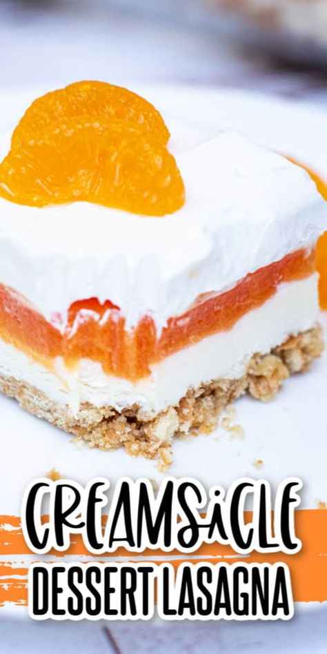 Orange and creamy vanilla is a classic summer pairing. This Orange Creamsicle Dessert Lasagna captures all the taste of creamsicles (or dreamsicles) in an easy to make no-bake dessert that everyone is sure to love! Orange Creamsicle Dessert, Creamsicle Dessert, Berry Cheesecake Recipes, Dessert Lasagna, Orange Dessert, Orange Baking, Sweet Smoothies, Custard Desserts, Berry Dessert