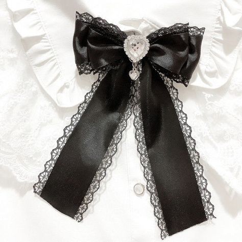 credit to owner Kei Jewelry, Black Hair Bows, Homemade Bows, Diy Hair Accessories Ribbon, Accessory Inspo, Goth Accessories, Emergency Bag, Jirai Kei, Handmade Hair Bows