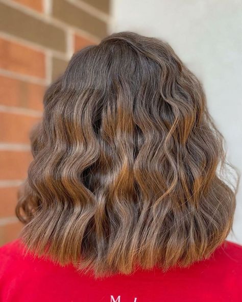 Do you enjoy cute crimped hair looks? Are you someone who knows how to style your hair this way? If you’re someone who knows how to wear stylish old-s... Crimped Hair Short, Thermal Hairstyles, Crimped Hairstyles Short, Crimped Short Hair, Short Crimped Hair, Crimped Bob, Crimped Hairstyles, Chunky Braids, Latest Short Haircuts