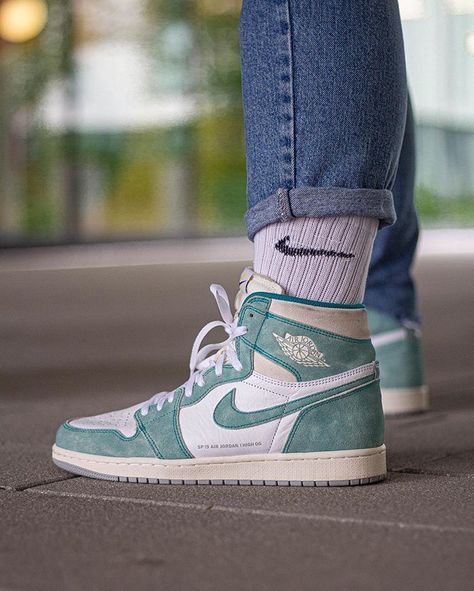 Turbo Green Jordan 1 Outfit, Air Jordan 1 Turbo Green, Jordan 1 Retro High Turbo Green, 270 Outfit, Jordan 1 Turbo Green, Nike Outfits Men, Air Jordan 1 Outfit Women, Jordan 1 Outfit Women, Green Jordans