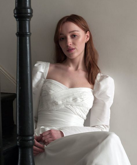 Phoebe Dynevor Lands A Bridgerton-Like Campaign #refinery29 https://www.refinery29.com/en-gb/2021/02/10331253/phoebe-dynevor-self-portrait-autumn-2021-campaign Phoebe Dynevor, Wedding Dress Trends, Romantic Dress, Perfect Woman, Modern Bride, Corset Dress, Self Portrait, Celebrities Female, Pretty Woman