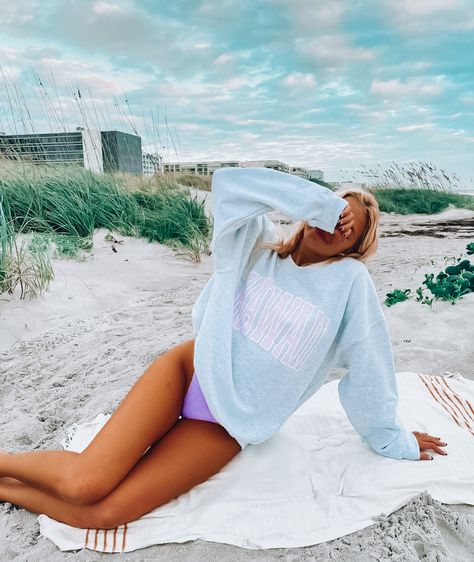 Cute Beach Pictures Sweatshirt, Sweatshirt Beach Pictures, Snapchat Catfish, Chakra Learning, Styling Hoodies, Beach Planning, Kappa Sweatshirt, Beach Photo Inspiration, Spring Break Beach