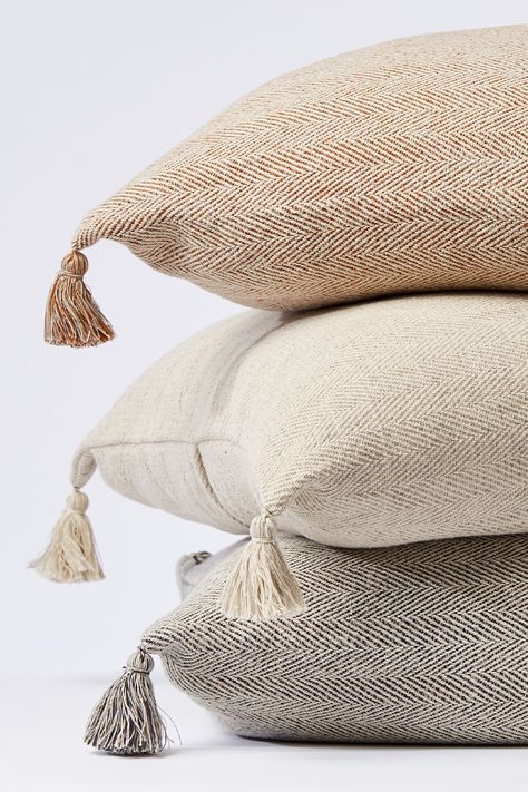 Bantal Sofa, Unique Beds, Organic Pillow, Organic Linens, 인테리어 디자인, تصميم داخلي, Home Textile, Decorative Throw Pillows, Bed Pillows