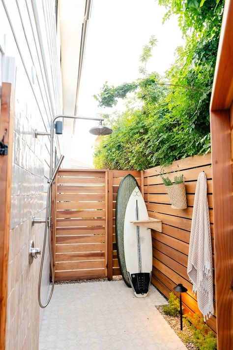 Neptune Outdoor Surfboard Rack, Outside Shower Ideas, Oasis Landscape, Outdoor Firepits, Hawaii Beach House, Outdoor Shower Beach, Newport House, Outdoor Shower Diy, Contemporary Landscape Design