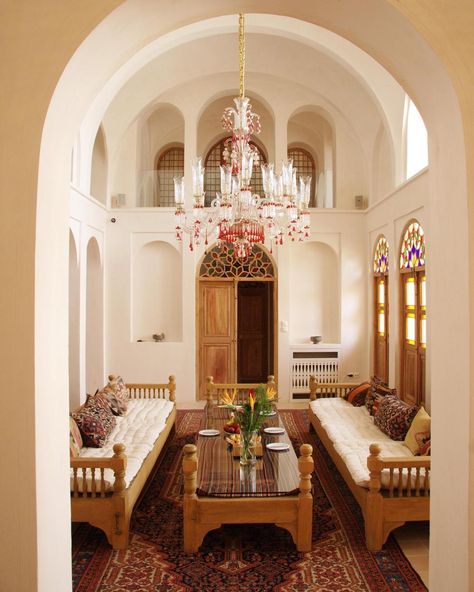 Design Milk Travels on Instagram: “Traditional #Persian architecture carefully preserved and restored in the Manouchehri House in #Kashan, #Iran.” Iranian Interior Design, Persia Empire, Iranian House, Minimal Villa, Persian Home Decor, Persian Home, Islamic Interior, Persian Architecture, Iran Travel